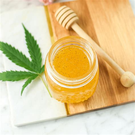 Cannabis Honey: Its Benefits and How to Make It