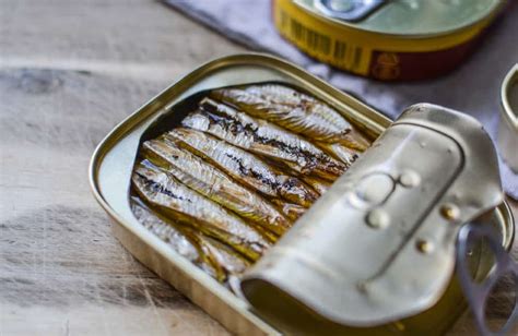 Canned sardines. A 3.75-ounce can of sardines provides roughly 0.9 grams of omega 3s (0.44 EPA and 0.47 DHA), per USDA data. The omega-3s in fatty fish are also great for your heart. Research suggests that eating fatty fish like sardines a few times per week reduces the risk of dying from heart disease and heart attack. 