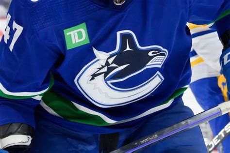 Canucks acquire Cicek and 2024 6th-round pick from Sharks for Studnicka