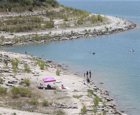  How low is Canyon Lake? The reservoir is currently 72 percent full, and the mean water level is 894.75 feet above mean sea level, according to data from the Texas Water Development Board.The ... 