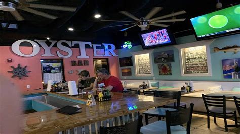 Cape Harbour Oyster Bar & Grill, Cape Coral: See 103 un