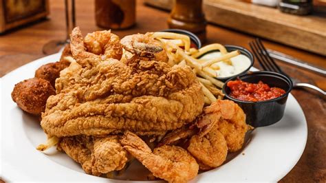 Capital city grill. Enjoy fresh seafood, hand-cut steaks, homemade soups, and desserts at this classic American restaurant in the heart of Baton Rouge. Capital City Grill offers lunch and dinner specials, as well as a pleasing dining … 