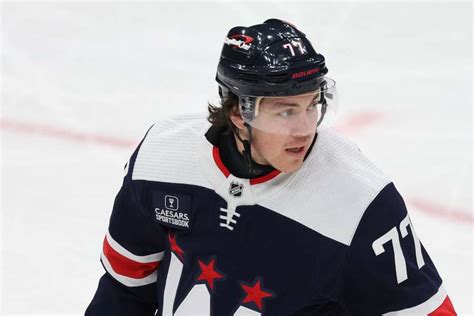 Capitals’ Oshie wears neck guard during NHL game, other players don them during practices after player’s death