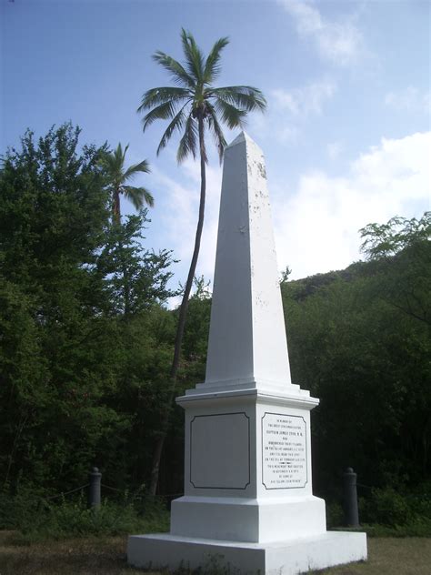 Captain cook monument. The trailhead for the Ka’awaloa Trail, which ends at the Captain Cook Monument, begins on Napoopoo Road about 500 feet from the intersection with Highway 11. Look for legal parking nearby and plan several hours or most of your day. The hike is four miles round trip with significant elevation gain (2000 feet) on the way back up. ... 