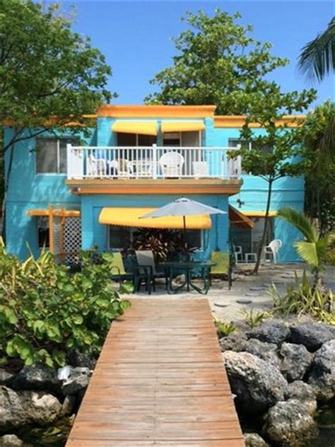Captain pips. Located in Marathon, Captain Pips Marina & Hideaway is by the ocean, within a 5-minute drive of Vaca Key and Seven Mile Bridge. This hotel is 4.2 mi (6.8 km) from Sombrero Beach and 6.3 mi (10.2 km) from Curry Hammock State Park. Rooms. Make yourself at home in one of the 29 individually decorated guestrooms, … 