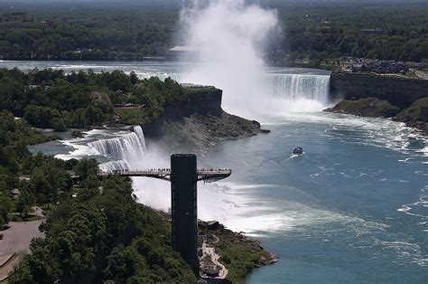 Car Goes Over Niagara Falls - 106.5 WYRK