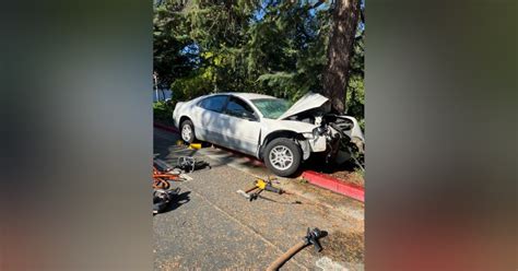 Car collides into tree, causes road closure in Piedmont