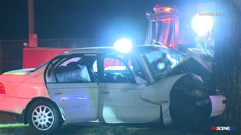 Car crashes into Lakewood tree, killing driver and injuring passenger