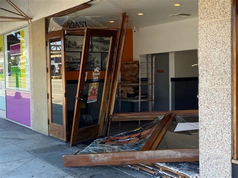 Car crashes into Round Table Pizza in Hayward after road rage incident: police