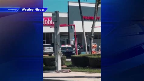 Car crashes into Walgreens in SW Miami-Dade; no injuries reported