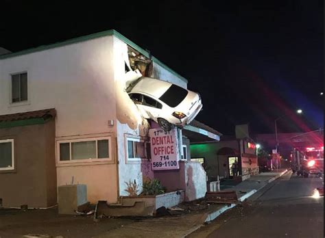 Car crashes into building in Hollywood
