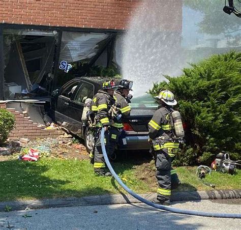 Car crashes into building near North Riverfront