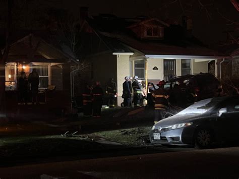 Car crashes into house in West Wash Park