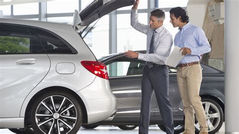 The average general manager automotive salary in Canada i