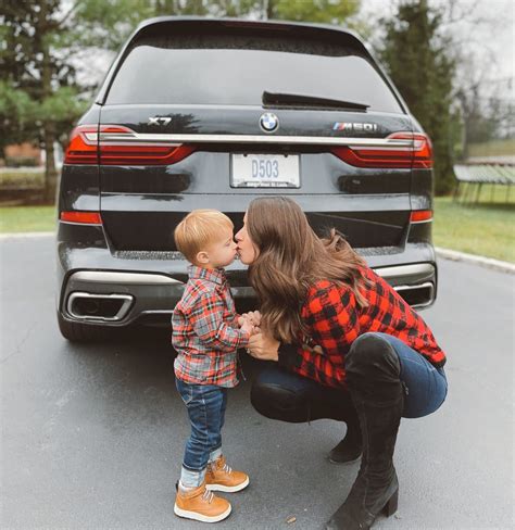 Car mom. Trim. Like we mentioned this is the Carbide edition of the Wagoneer, which means that the whole thing is blacked out. And it’s the “Wagoneer L,” so there’s 12 more inches of trunk space. This is a first-look of the 2023 edition and we’re waiting to see what the other trim levels are going to look like. 
