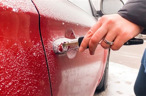 Car not starting in cold. Change the fuel filter. In addition to using a block heater, you should change the fuel filter if you suspect that the fuel has gelled. Once the block heater has sufficiently warmed the engine, switch over the fuel filter in order to avoid clogging … 
