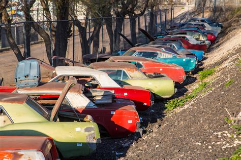 Car salvage yards. We accept cars that don’t work in any make, model or year and pay you in cash! No matter your location, when you get a quote and schedule an appointment with Las Vegas Auto, we can come to you and tow your vehicle for free, paying you in … 