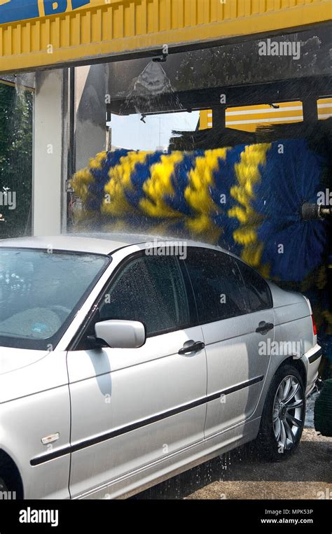 Car wash and detail in Bernareggio, Lombardy - cybo.com