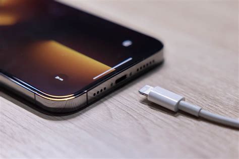 Cara membersihkan port charger iphone dari debu mudah 【Foto mengejutkan】