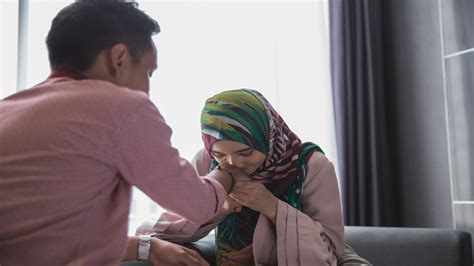 Cara menjadi istri yang sabar menghadapi suami.  Available for Android,...