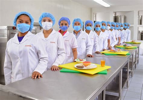 Caracteristicas del personal que labora en los servicios de alimentacion de los hospitales nacionales de honduras. - 2013 office manual of aar interchange rules.
