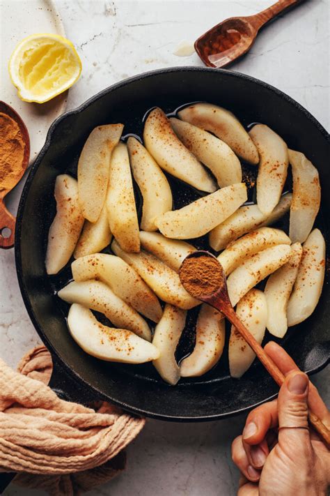 Caramelized Spiced Pears (8 Minutes!) - Minimalist Baker