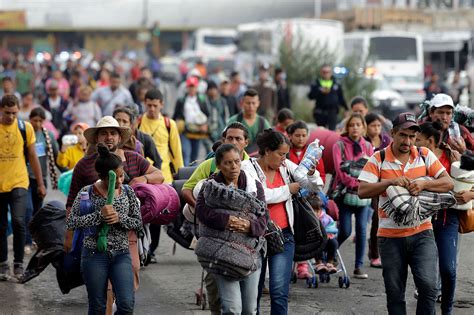 Caravana con alrededor de 5.000 migrantes sale de Chiapas y se dirige hacia la frontera entre Estados Unidos y México