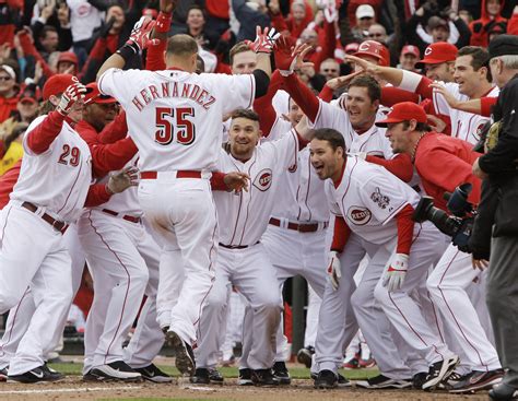 Cardinals bring 1-0 series lead over Reds into game 2