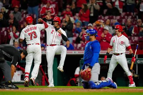 Cardinals cruise to 15-6 win in penultimate game, eliminate Reds from postseason