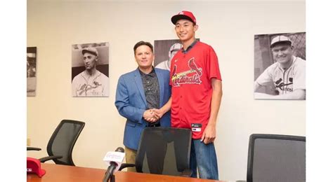 Cardinals sign RHP Chen-Wei Lin, their first player ever out of Taiwan