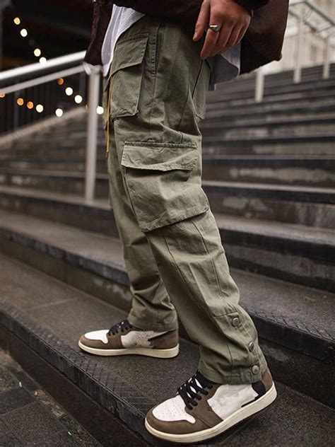 Cargo pants streetwear. In recent years, Puma has emerged as a dominant force in the world of streetwear fashion. With its iconic logo and stylish designs, the brand has successfully captured the attentio... 