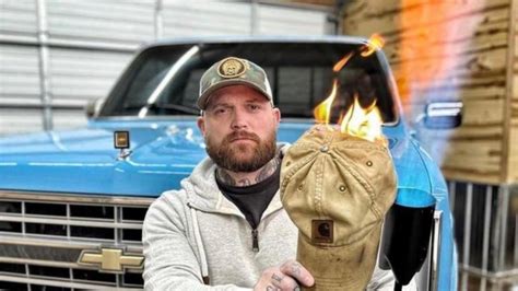Carhartt boycott explained. Jan 21, 2022 · Michigan-based workwear brand Carhartt is receiving immense backlash online after announcing that they will be keeping their vaccination mandate. This comes after the Supreme Court blocked... 