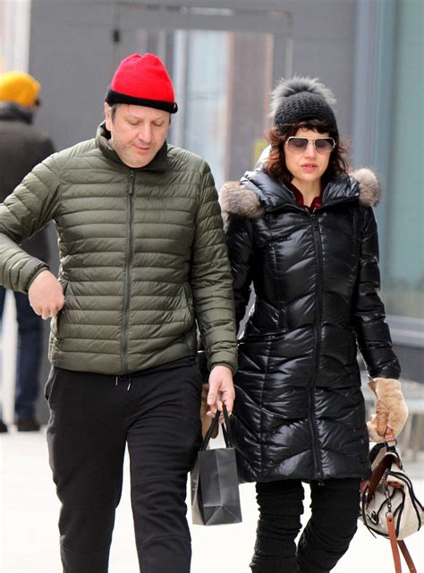 Carla Gugino has been able to grab the attention of many with her beauty and talent. She is hot and with no doubts, many men dream to be with her. Know the details of Carla Gugino Body Measurements. She has open about her relationship with the Venezuelan director Sebastian Gutierrez. The couple has been together since 2005.. 