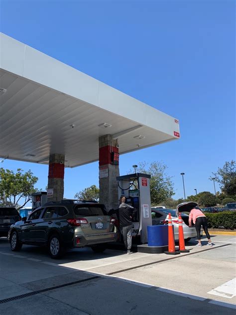 Using the Costco credit card you'll net 4% cash back on gas to a point. This Costco gas station is so convenient as it's located right off the 5 freeway at Palomar Airport Rd. Current regular unleaded price at the time of this review is $3.89 a gallon.