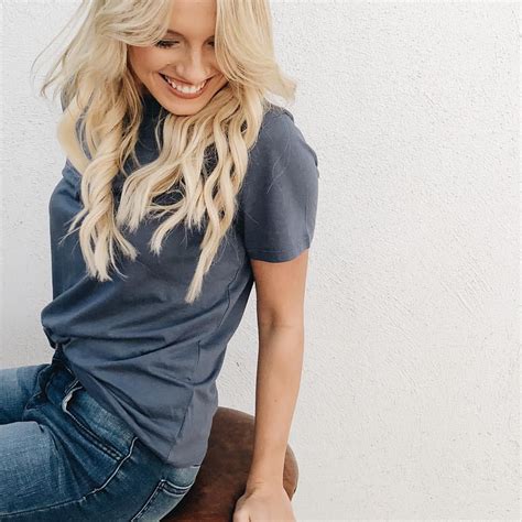 Carly jean. Carly Jean Los Angeles is a capsule clothing and lifestyle brand that exists to help women simplify their closets and feel beautiful in every season of life. 