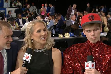 Basketball star Gradey Dick dazzles in ‘Wizard of Oz’ themed suit at NBA draft By Ben Church, CNN Updated 10:27 AM EDT, Sat June 24, 2023 Link Copied! ... His mother, Carmen, enjoyed an .... 