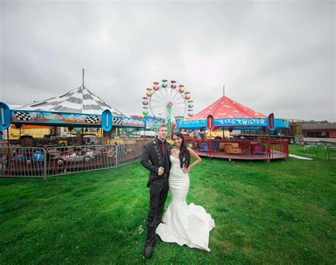 Carnival wedding. Carnival Cruise Line’s popular wedding program, which hosts more than 2,600 couples a year , offers a variety of value-added choices and amenities, everything from floral arrangements ... 