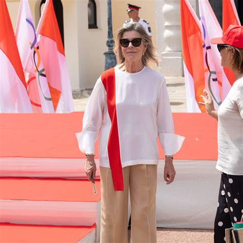 Carolina de monaco. Pour assister à une course de Formule 1 à Monaco, le 25 mai 2024, la princesse Alexandra de Hanovre a opté pour un total look léopard hors de prix. ... Jupe … 