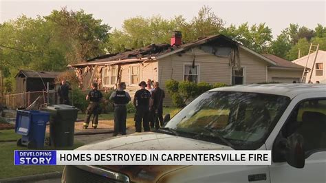 Carpentersville structure fire destroys 2 homes, 2 garages