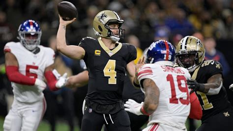Carr throws 3 TD passes as Saints top Giants 24-6 to remain tied atop NFC South