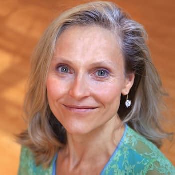 Carrie Owerko is a Senior Intermediate Iyengar teacher based in New York City. She continues her studies with the Iyengar family by traveling to India on a regular …. 