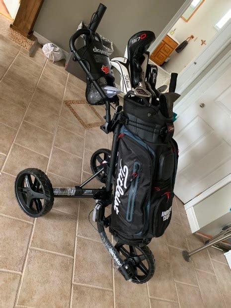 Carry vs Push Cart??? - Golf Gear - Team Titleist