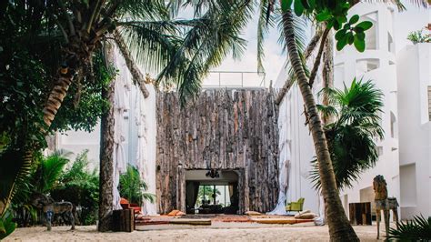 Casa malca tulum. After getting inspired by a wedding during one of their travels to Mexico, Cynthia and Fidel fell in love with the idea of a destination wedding.Surrounded by nature and the Mexican Caribbean, an epic rooftop view, contemporary art, and a luxurious aesthetic—the historic Casa Malca was the … 