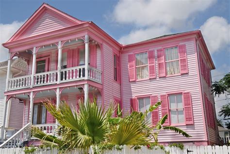Casa rosa. Casa Rosa or Casa Rosada, also known as the Pink House, is a historic house located in Old San Juan, Puerto Rico. The house was built in 1812 as a barrack for the troops assigned to the San Agustin Bastion. It was converted to an officers quarters in 1881 by the Spanish Army. 