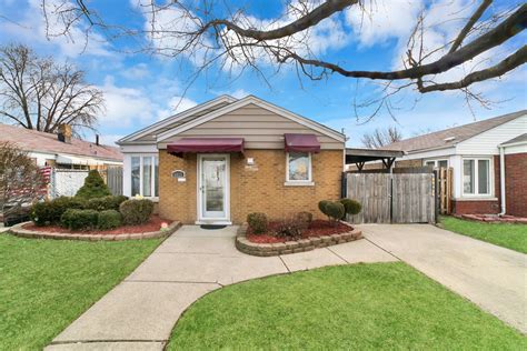 Casas de venta en chicago 60632. Sold: 2 beds, 1.5 baths, 1296 sq. ft. house located at 4923 S Kolin Ave, Chicago, IL 60632 sold for $263,000 on Dec 4, 2023. MLS# 11902886. Elegantly-Maintained Georgian Residence in a Prime Locati... 