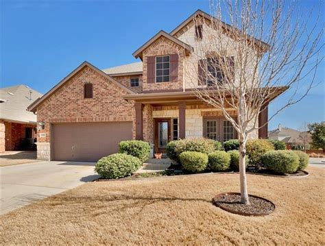 Casas de venta en fort worth. 4 beds 2.5 baths 2,328 sq ft 5,532 sq ft (lot) 1469 Elmwood Ave, Fort Worth, TX 76104. Fort Worth, TX home for sale. This exquisite residence is situated in Ridgeview Farms, on a corner lot facing north, showcasing 5 bedrooms and 3 generously proportioned bathrooms. Embracing an open-concept design, the living room encompasses a cozy fireplace ... 