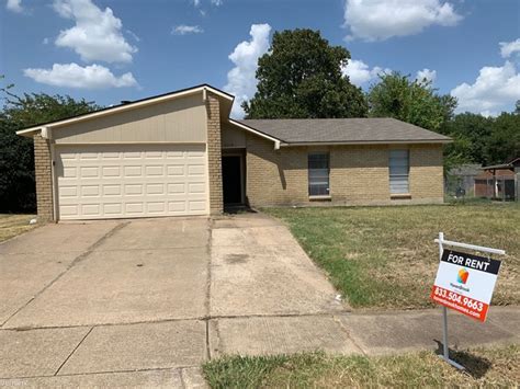 Casas en renta en dallas. Primary suite comes complete with an en-suite bath and walk-in closet. Large covered front porch and a spacious fenced backyard. Great location with easy access to I-35, Loop 12 and I-45. Come see this gem today! House for Rent View All Details . Request Tour (844) 810-1775. ... Cedar Glen is located in Dallas, Texas off Camp Wisdom Road across ... 