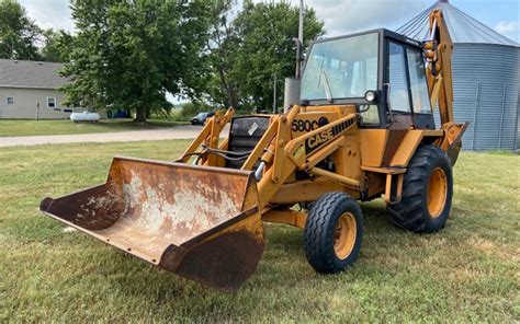 Case 580c backhoe weight. Used Case 580C loader backhoe, cab with heat, 4-speed transmission with shuttle shift, Hydraulic loader with 80" frost bucket, 2-wheel drive, front and rear work … 