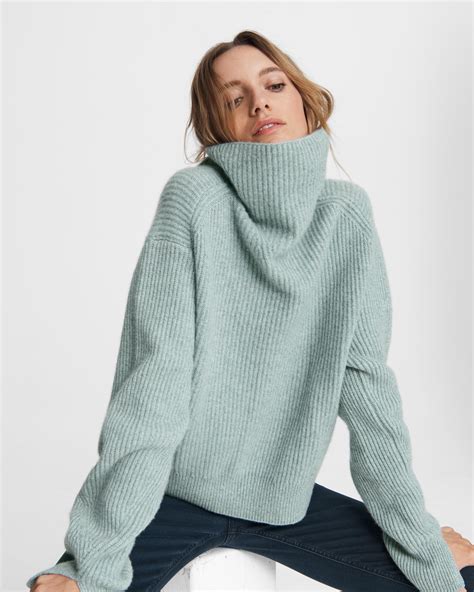 Cashmere Relaxed Turtleneck: Women