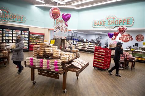 Cashwise bakery. Cash Wise Foods in Willmar held a ribbon-cutting ceremony on Wednesday, Feb. 9, to mark the completion of a multi-month renovation at the store. Coborn's CEO and the company's COO as well as ... 